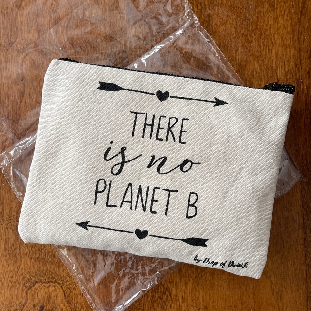 NIB Reusable Makeup Rounds in pouch